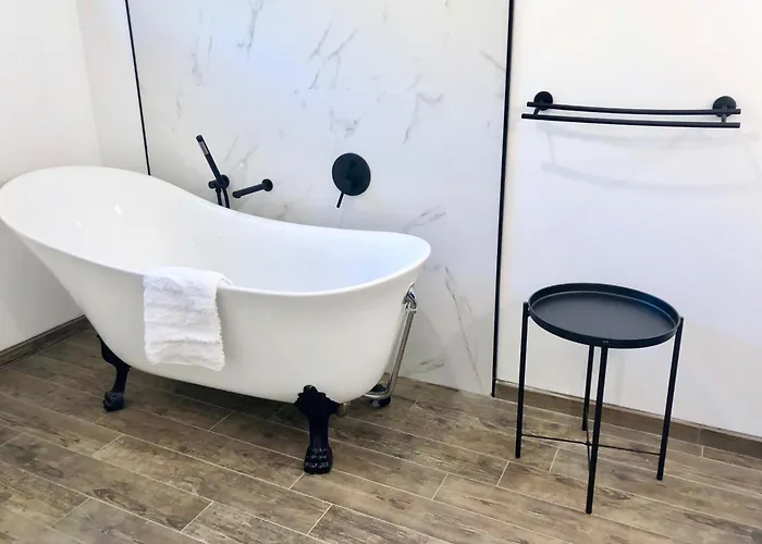 Piscine Chauffée&jardin - Centre 5 Min - 10 Min - Ménage