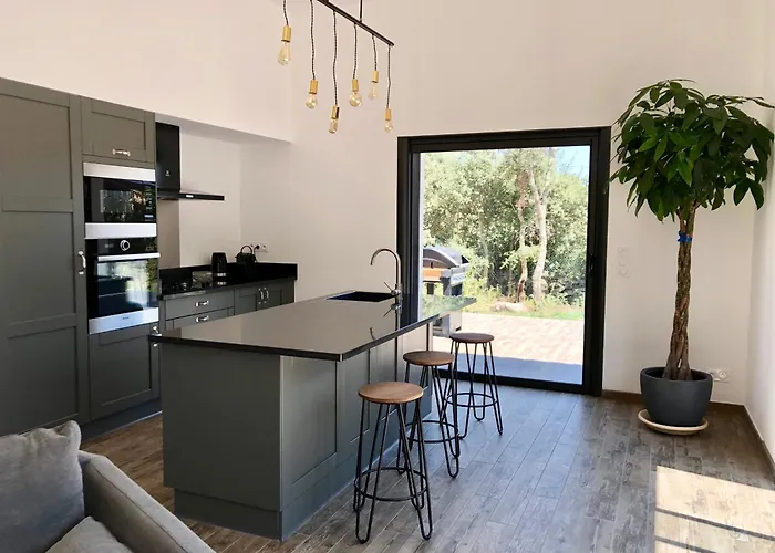 Villa Piscine Chauffée&jardin - Centre 5 Min - 10 Min - Ménage *