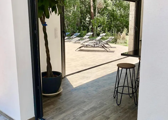 Piscine Chauffée&jardin - Centre 5 Min - 10 Min - Ménage *