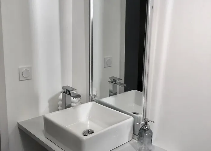 Villa Piscine Chauffée&jardin - Centre 5 Min - 10 Min - Ménage